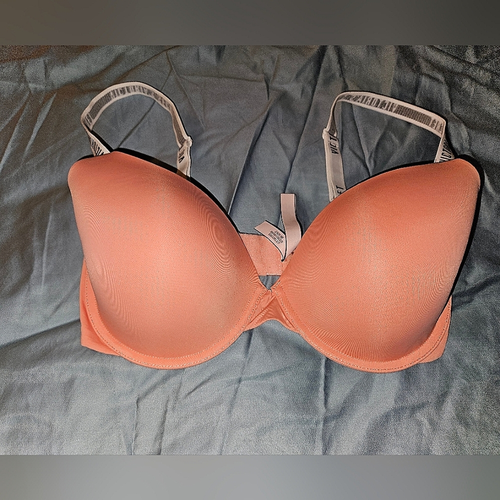 Victoria secret 34DD bra
